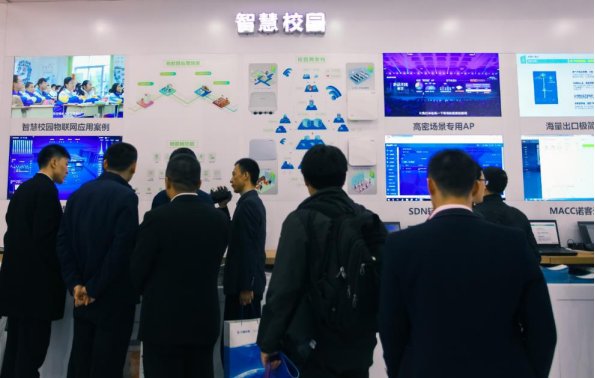 銳捷網(wǎng)絡(luò)亮相第75屆教育裝備展 以技術(shù)變革之力，引爆教育信息化2.0新引擎